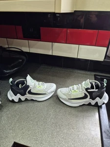 Nike Giannis Immortality 2 Jungen Größe Uk 3,5 Turnschuhe - Bild 1 von 7