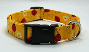 Marienkäfer & Gänseblümchen auf gelbem Stoff Hundehalsband verstellbar Handarbeit Custom Designer - Bild 1 von 2