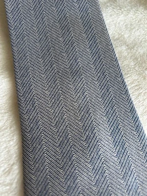 Corbata a rayas grises Hermes clásica para oficina de negocios sin usar Foto 1 de 3