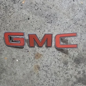 1985 - 1991 GMC  Squarebody Front Grill Emblem OEM 14043923  86 87 88 89 90 - Bild 1 von 8