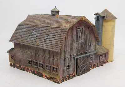 Woodland Scenics BR5038 HO Built-&-Ready Old Weathered Barn Building W/LED - Image 1 of 3