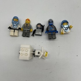 LEGO Life on Mars minifigures and parts from the retired 7315 Solar Explorer set
