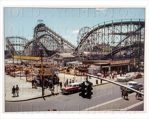 Montaña rusa ciclónica de Coney Island en la ciudad de Nueva York, mediados del siglo XX - Imagen 1 de 1