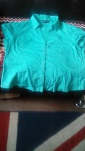 Green fitted blouse - Picture 1 of 3