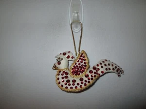 Adorno de Navidad vintage push-pin lentejuelas + cuentas de fieltro hecho a mano perdiz pájaro - Imagen 1 de 3