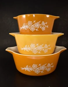 VINTAGE ORANGE & YELLOW PYREX BUTTERFLY GOLD SET  3 CASSEROLE DISHES 473 474 475 - Picture 1 of 11