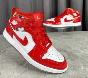 Nike Air Jordan 1 Mid SE Barcelona rosso bianco DC7249-600 taglia 3 anni - Foto 1 di 12
