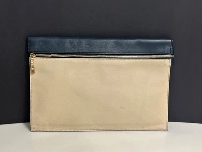 Victoria Beckham Moonshine Bolsa Grande de Cuero con Cremallera en Tinta en Polvo de Dos Tonos 13 x 9 Foto 1 de 4