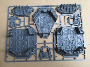 D22C46 DECORS WALL OF MARTYRS DEFENCE EMPLACEMENT WARHAMMER 40000 (NO BOX) 2012 - Imagen 1 de 3