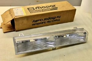 NOS Mopar 1982-89 Chrysler New Yorker ,5th Avenue Front Parl/Turn Signal Lamp - Foto 1 di 3