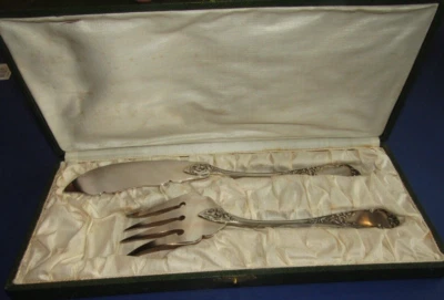 BEAU SERVICE A POISSON COUVERTS EN METAL ARGENTE par Armand Frenais - Photo 1/4