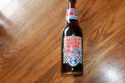 Richard Petty LongNeck Pepsi Bottle,Most Consecutive Wins 10 . 2 VQ 43  series Cover