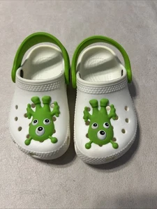 Crocs Classic Glow Alien Clog Toddler Size 7C - Picture 1 of 6