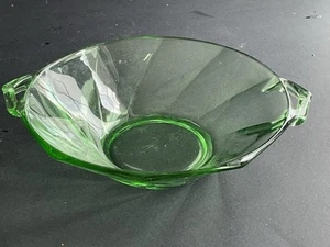 A GORGEOUS Vintage Heisey  Green Glass 2 Handled Candy/Nut Dish - Picture 1 of 5
