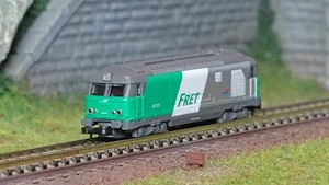 Azar L01-FR2D Locomotive diesel BB 67478, SNCF, livrée FRET, logo casquette, dig - Foto 1 di 8