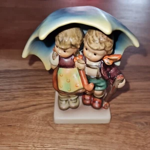 Hummelfigur Goebel, von Stormy Weather, 12 cm Unter Einem Dach - Bild 1 von 3