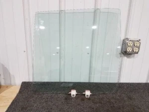 2003 Honda CR-V Drivers Left Rear Door Glass - Picture 1 of 2