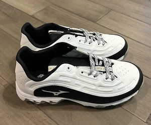 Botines de softbol Mizuno 9-Spike Swift 8 bajos blancos de metal negro talla 7,5 para mujer - Imagen 1 de 5