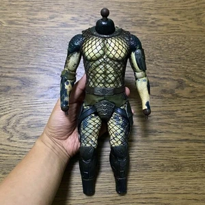 1/6 HOT TOYS : FIGURE MMS233 PREDATORS 2 ELDER PREDATOR : BODY - Picture 1 of 7