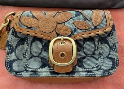 BOLSO DE MANO CLUTCH COACH DENIM FLOR BLEECKER MUÑEQUERA RARO ENCONTRAR NUEVO SIN ETIQUETAS! Foto 1 de 4