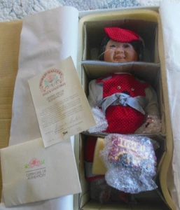 Muñeca de colección World Gallery "Ty Kim" niño coreano edición limitada 17" - Imagen 1 de 8