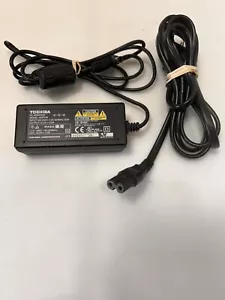 Adaptador de alimentación de CA TOSHIBA ADPV16A genuino - Imagen 1 de 5