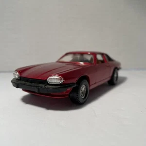 JAGUAR XJS Metallic Red Corgi Made in Britain Opening Doors Chrome Wheels 1:32 - Picture 1 of 16