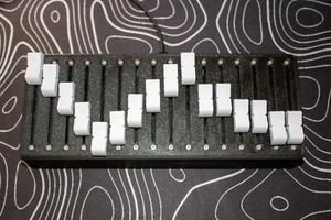 MIDI Controller 10-16x Faders | USB-C Computer DAW - Picture 1 of 10