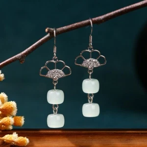 Orecchini a goccia di giada stile cinese eleganti - ventaglio argento e perle di giada verde chiaro - Foto 1 di 3