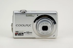 Nikon COOLPIX S220 Sliver 10.0MP 3.0x Zoom Compact Digital Camera from Japan - Picture 1 of 8