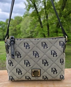 Dooney & Bourke Maxi Quilt Signature Crossbody Women's Handbag NICE 💕Retired - Picture 1 of 20