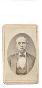 VECCHIA FOTO CARTOLINA ARMADIO ~ RAGAZZO VESTITO E PIZZETTO - di D FILSON STEUBENVILLE OH OHIO - Foto 1 di 2