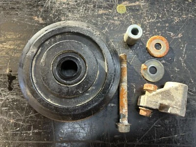 YAMAHA Viper 700 后悬架 IDLER 轮子和支架 00 01 02 03 04 RW6052 — 第 1/2 张图片