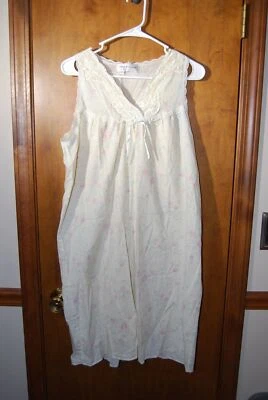 Vtg MISS ELAINE Classics NIGHTGOWN Gown Pale Yellow with roses Size small - Image 1 of 4