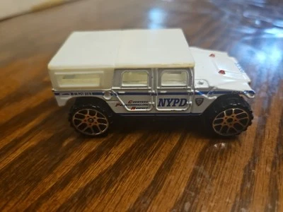 2004 NYPD New York City Police Foundation Hummer Diecast White 1:64 Car Realtoy - Image 1 of 4