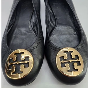 Tory Burch schwarz Minnie Reise Ballerinas 8M REVA Gold Logo Medaillon klassisch - Bild 1 von 8