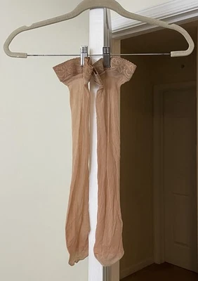 Meias de renda bege coxa alta náilon sedoso pin-up retrô stay up femininas regulares - Imagem 1 de 2