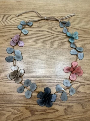 Collar Largo Ajustable Multicolor 3D Plástico Flor y Cuero Foto 1 de 4