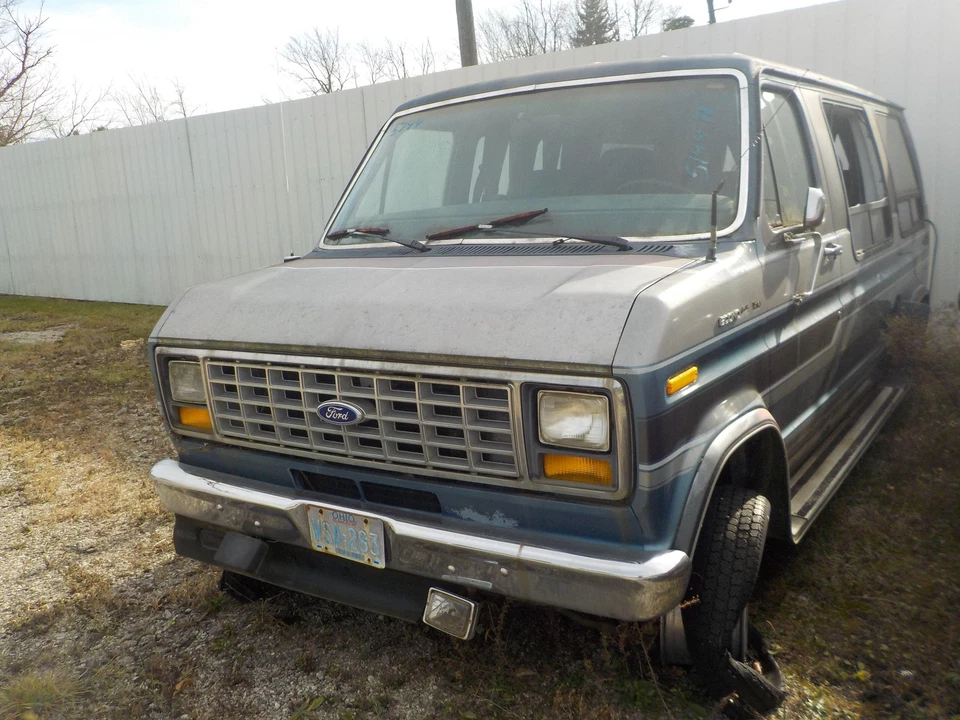 Rejilla FORD VAN E150 79 80 81 82 83 84 85 86 87 88 89 90 91 Foto 1 de 1