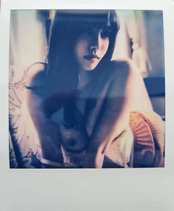 NOBUYOSHI ARAKI * Nude * POLAROID ORIGINAL VOM KÜNSTLER SIGNIERT & ZERTIFIZIERT - Picture 1 of 6