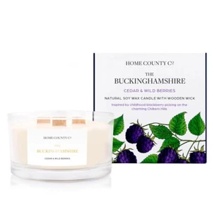 Home County Candle Luxus Raumduft Kerze The Buckinghamshire Zeder & Wilde Beeren - Bild 1 von 4