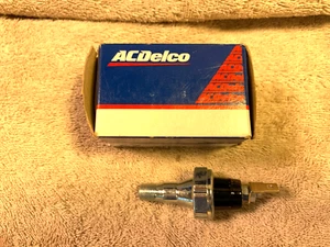 NOS GM 19021012 ENGINE Oil pressure switch Sensor *USA* 1978 Chevy Camaro - Picture 1 of 2