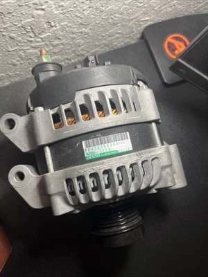 Alternador Dodge Ram, DENSO P04727603AA 12V Dodge Foto 1 de 4
