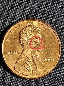 Penny 2007 errori senza marchio di zecca, Close AM, segno sul viso - Foto 1 di 7