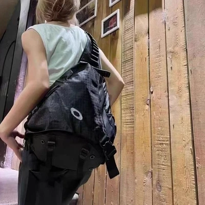 Bolso de Hombro Oakley Negro Deportes al Aire Libre y Ocio Viaje Bolso de Viajes Foto 1 de 4