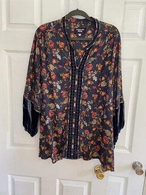 Blusa 3X Usada en Excelente Condición Johnny Was Workshop Paris Mezcla Sin Esfuerzo/Azul Marino Floral con Terciopelo Foto 1 de 4