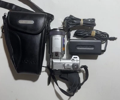 Sony Cybershot DSC-F717 Digital Camera w/ Charger/ 128 Mb Memory Card And Case - Image 1 of 4