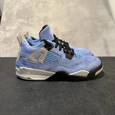 Air Jordan 4 sapatos retrô juvenil tamanho 1Y azul universitário camurça UNC BQ7669-400 - Imagem 1 de 4