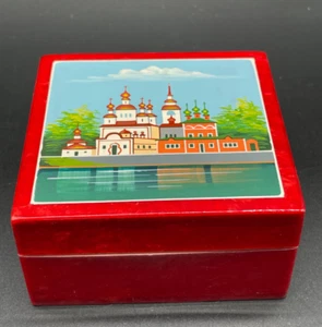 Caja de madera vintage de arte popular ruso con bisagras rojas castillo agua LEER - Imagen 1 de 12
