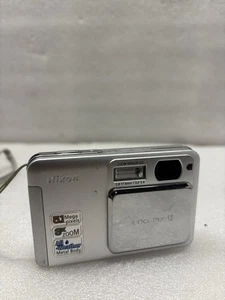 Nikon Coolpix S2 COMPACT DIGITAL CAMERA SILVER Getestet ✅ - Bild 1 von 8